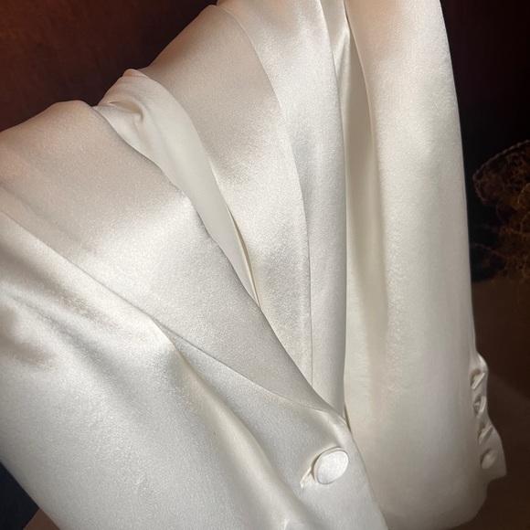 Women's White Satin Blazer - Picture 4 of 4